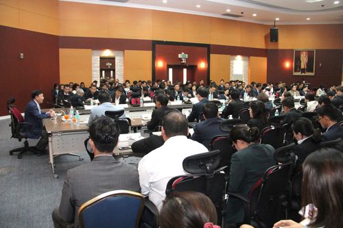 NBTC Secretary Presented NBTC Roadmap 2016 to the Executives and Calls for Strict and Swift Regulation and Promotes Digital TV Engagement in Solving Problems